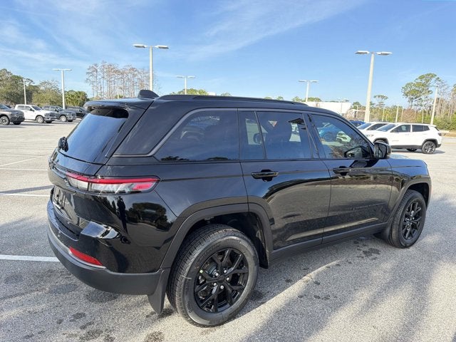 2026 Jeep Grand Cherokee Laredo Altitude