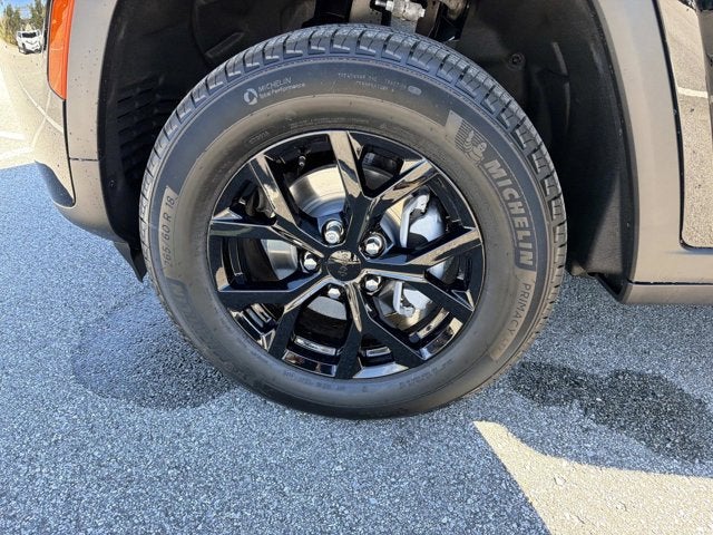 2026 Jeep Grand Cherokee Laredo Altitude