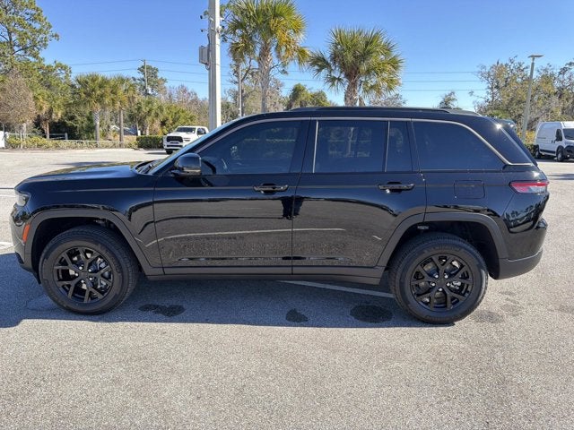 2026 Jeep Grand Cherokee Laredo Altitude