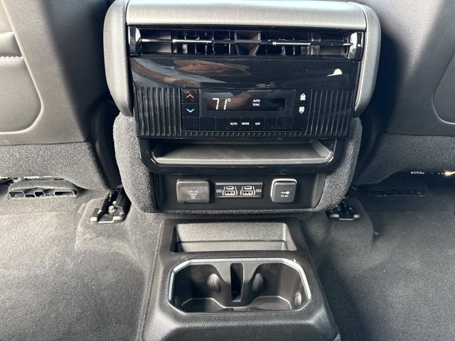 2026 Jeep Grand Wagoneer 4x2