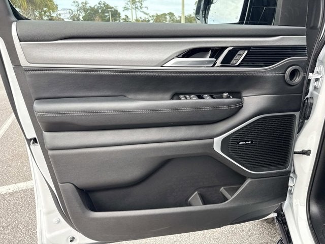 2026 Jeep Grand Wagoneer 4x2