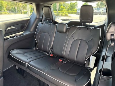 2027 Chrysler Pacifica Limited