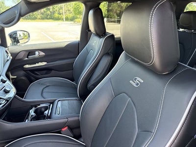 2027 Chrysler Pacifica Limited