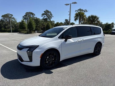 2027 Chrysler Pacifica Limited