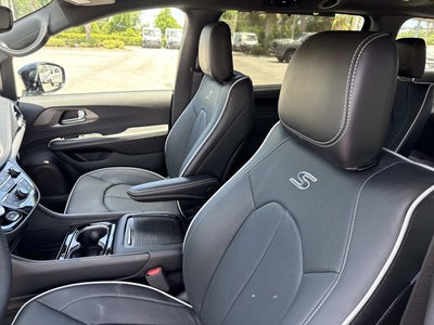 2027 Chrysler Pacifica Limited