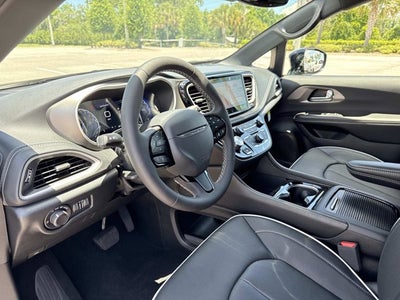 2027 Chrysler Pacifica Limited