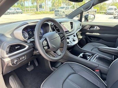 2027 Chrysler Pacifica Limited