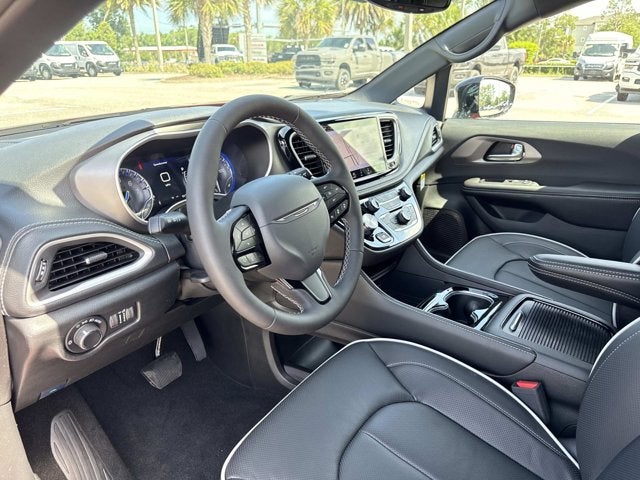 2027 Chrysler Pacifica Limited