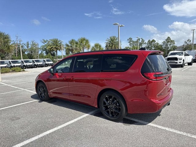 2027 Chrysler Pacifica Limited