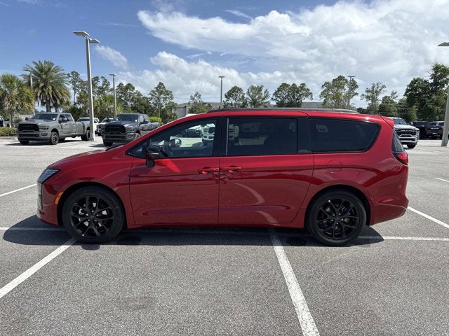 2027 Chrysler Pacifica Limited
