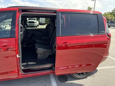 2027 Chrysler Pacifica Limited