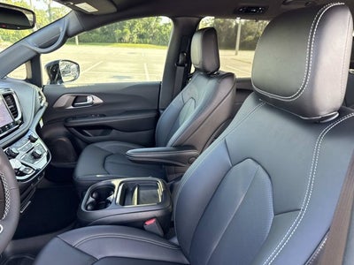 2027 Chrysler Pacifica Limited