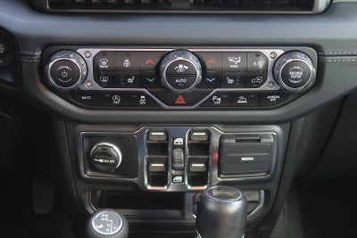 2024 Jeep Wrangler 4-Door Sahara 4x4