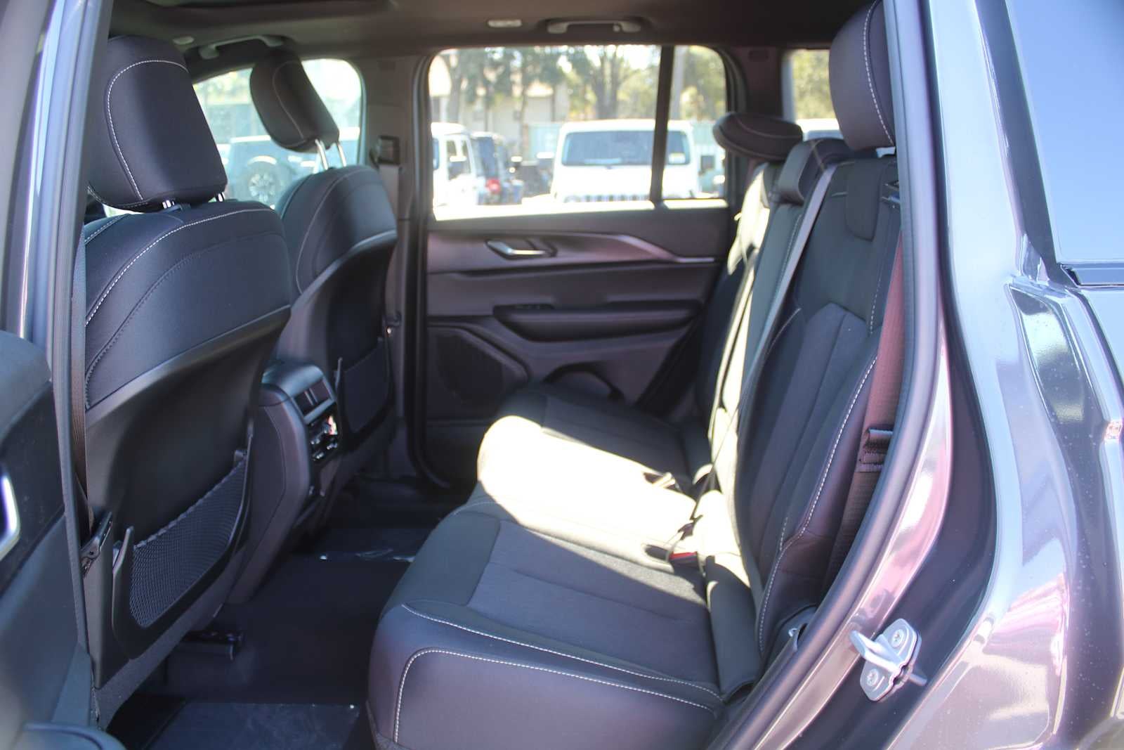 2025 Jeep Grand Cherokee GRAND CHEROKEE LAREDO X 4X2