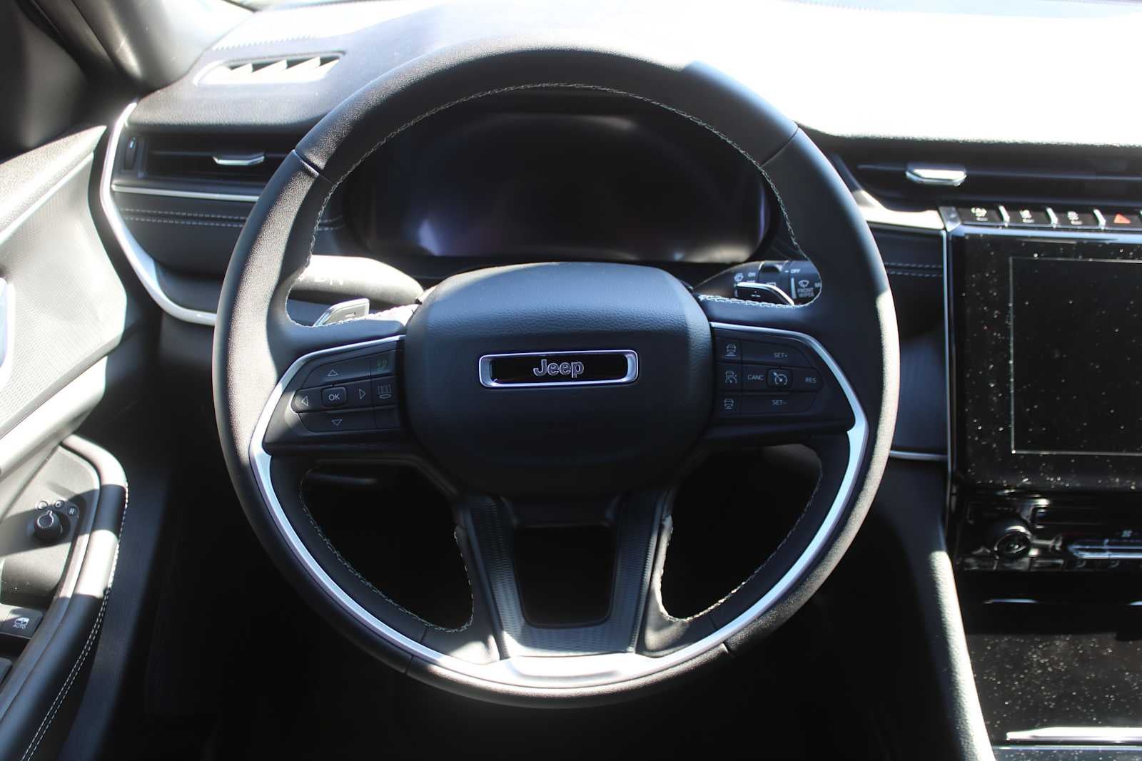 2025 Jeep Grand Cherokee GRAND CHEROKEE LAREDO X 4X2