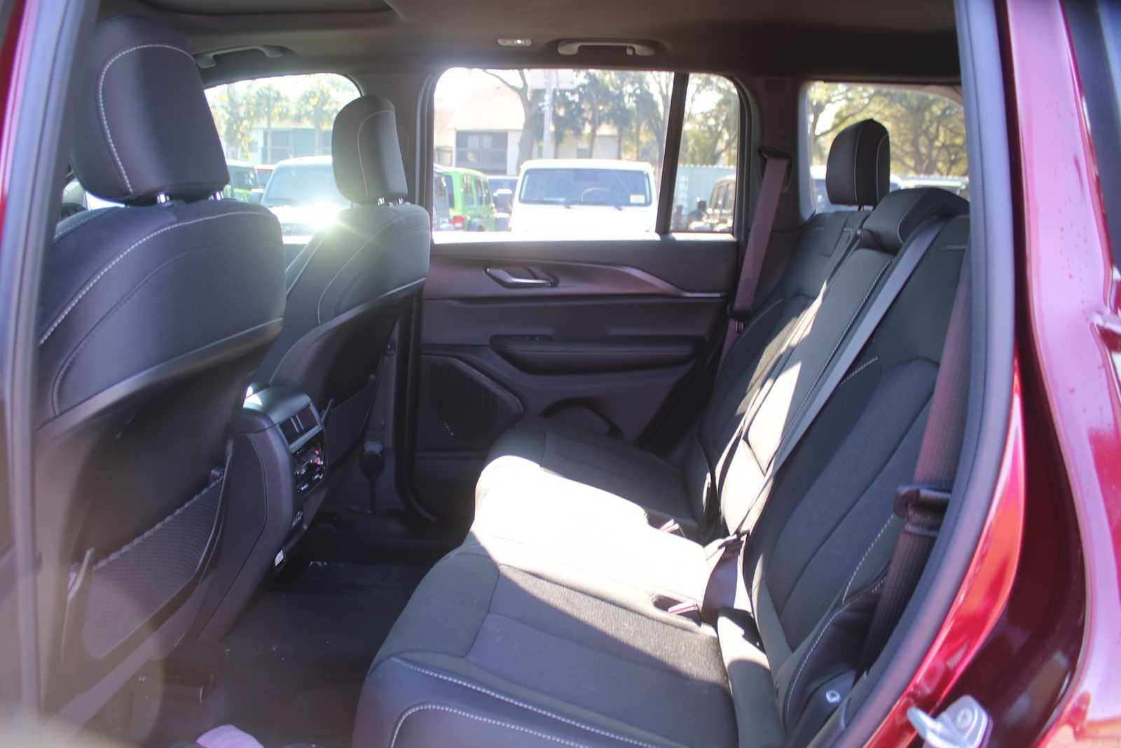 2025 Jeep Grand Cherokee GRAND CHEROKEE LAREDO X 4X2