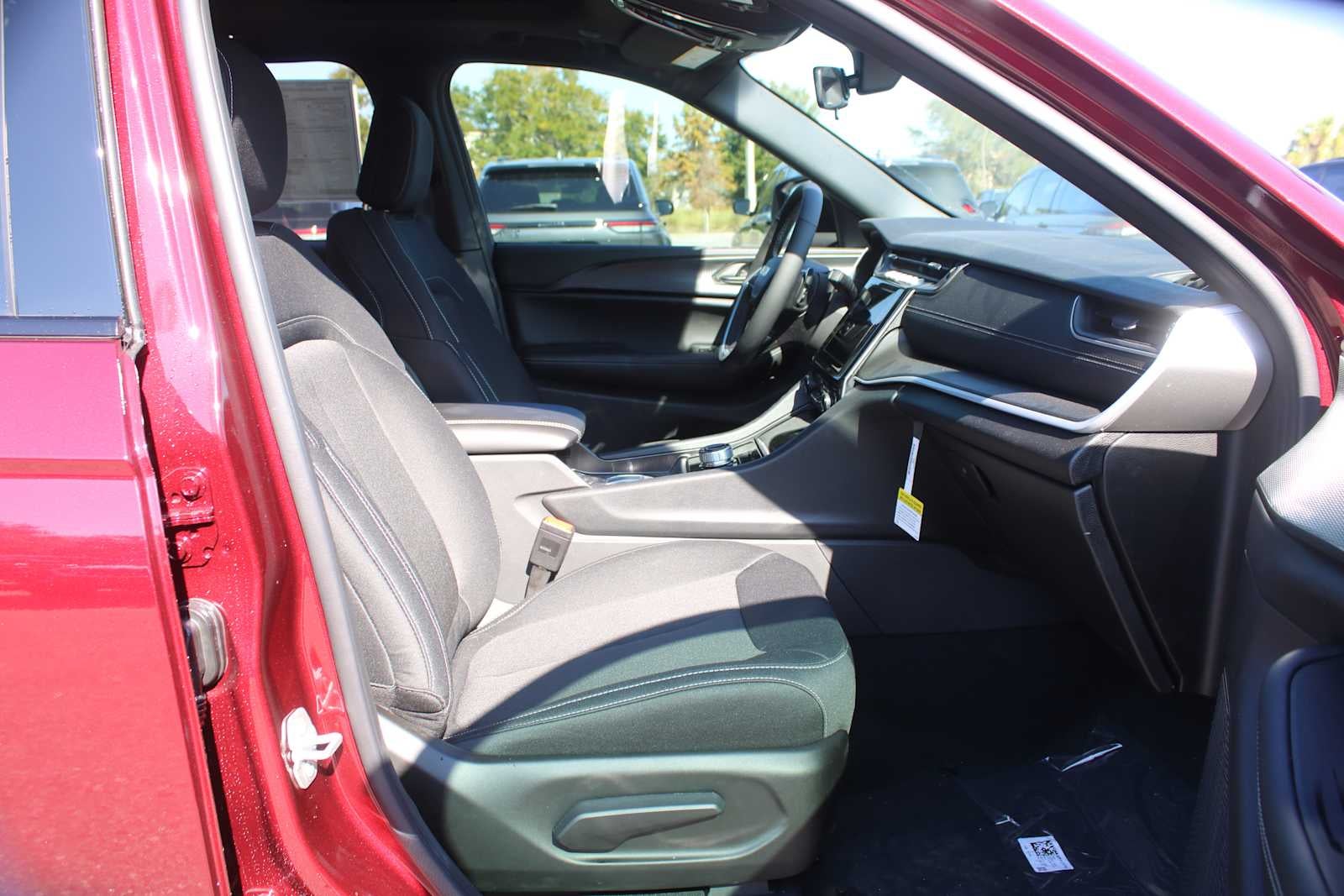 2025 Jeep Grand Cherokee GRAND CHEROKEE LAREDO X 4X2