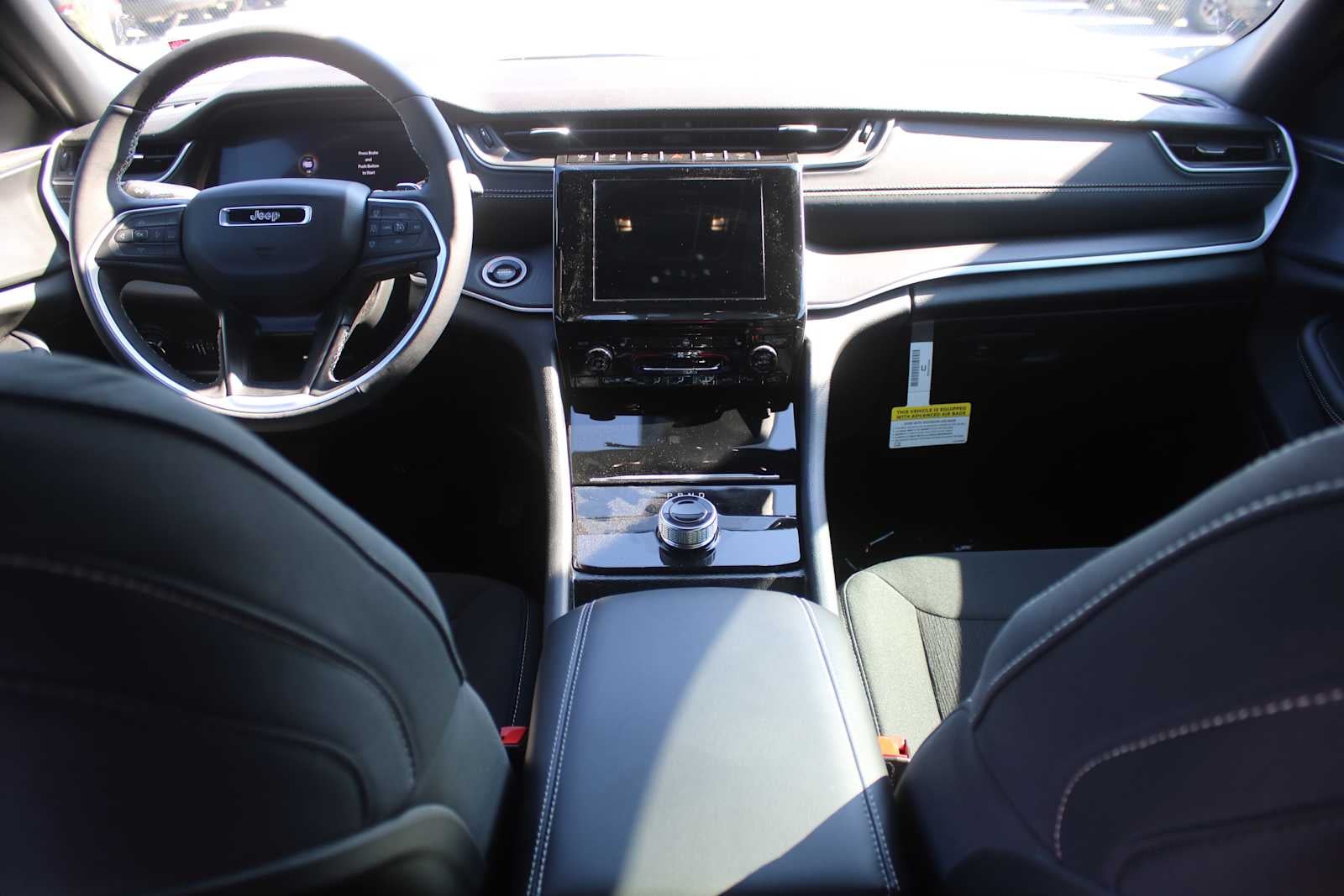 2025 Jeep Grand Cherokee GRAND CHEROKEE LAREDO X 4X2