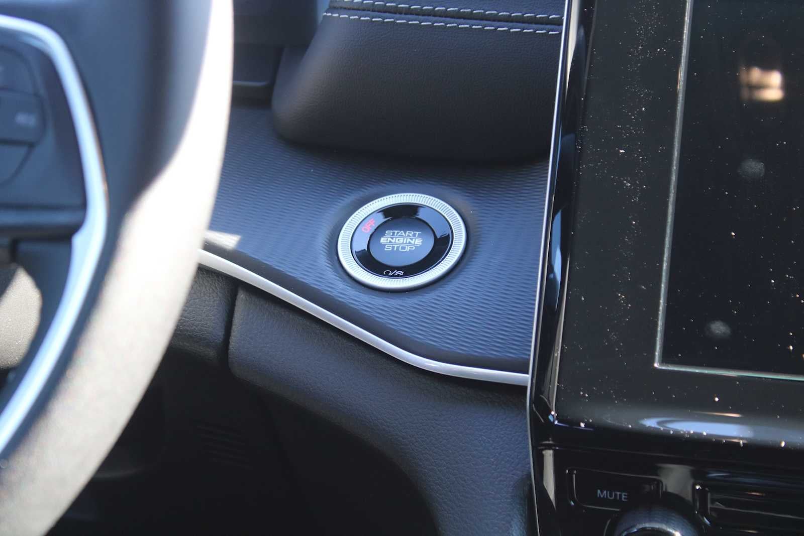 2025 Jeep Grand Cherokee GRAND CHEROKEE LAREDO X 4X2