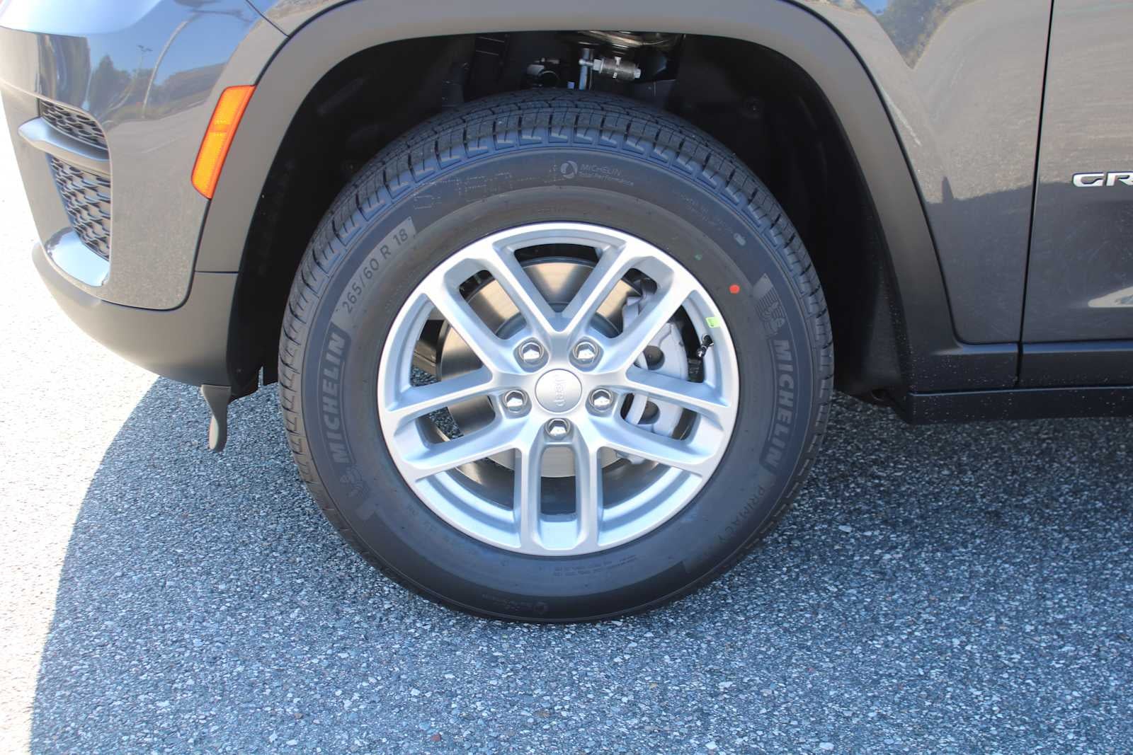 2025 Jeep Grand Cherokee GRAND CHEROKEE LAREDO X 4X2