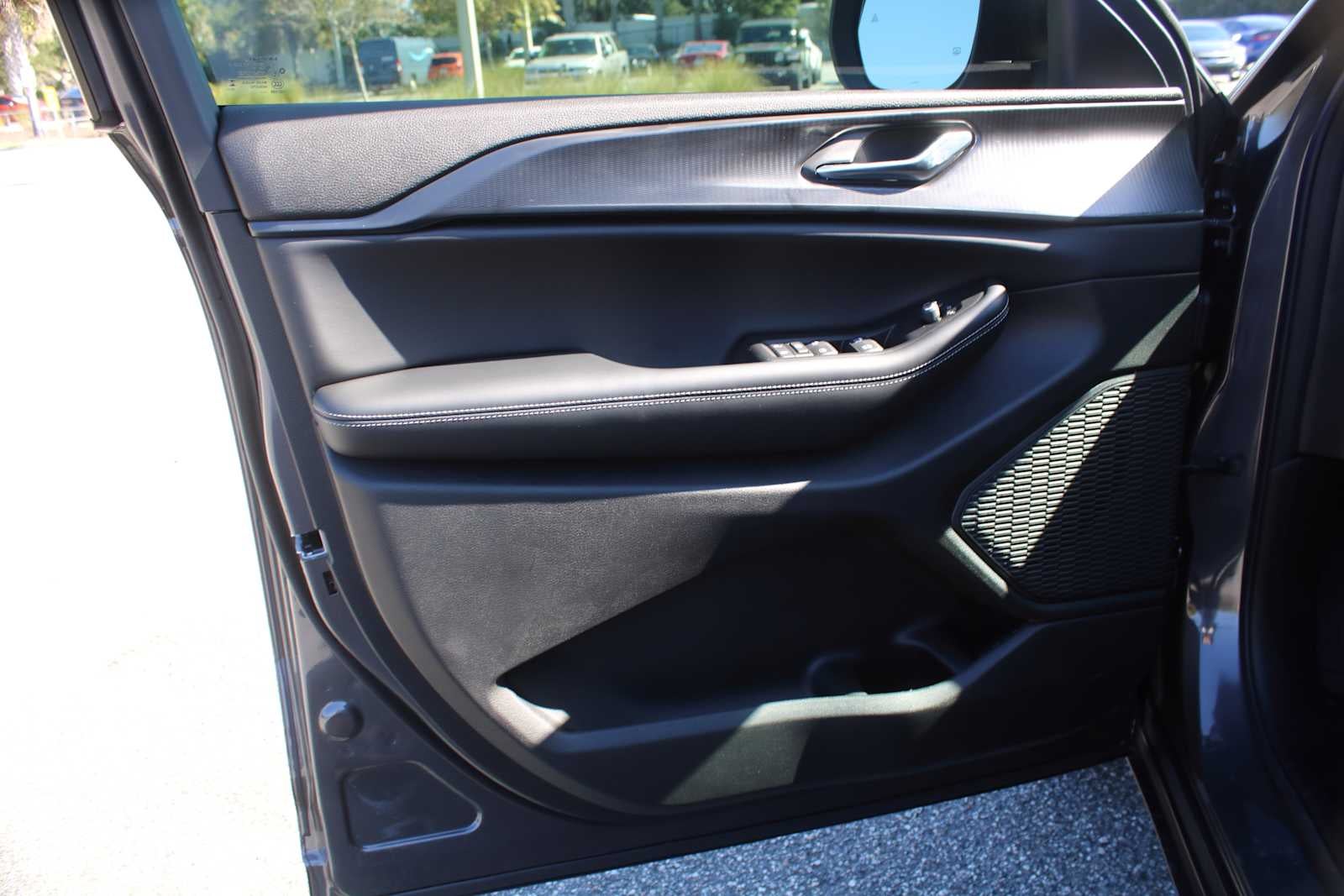 2025 Jeep Grand Cherokee GRAND CHEROKEE LAREDO X 4X2