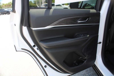 2026 Jeep Grand Cherokee Laredo Altitude