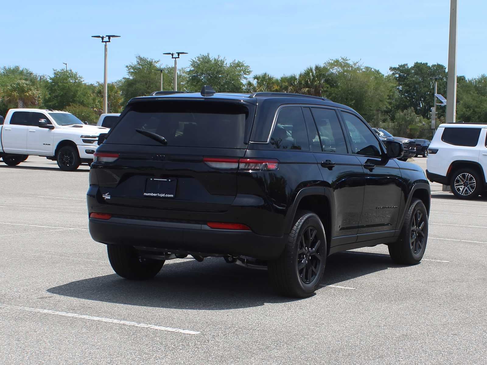 2026 Jeep Grand Cherokee Laredo Altitude