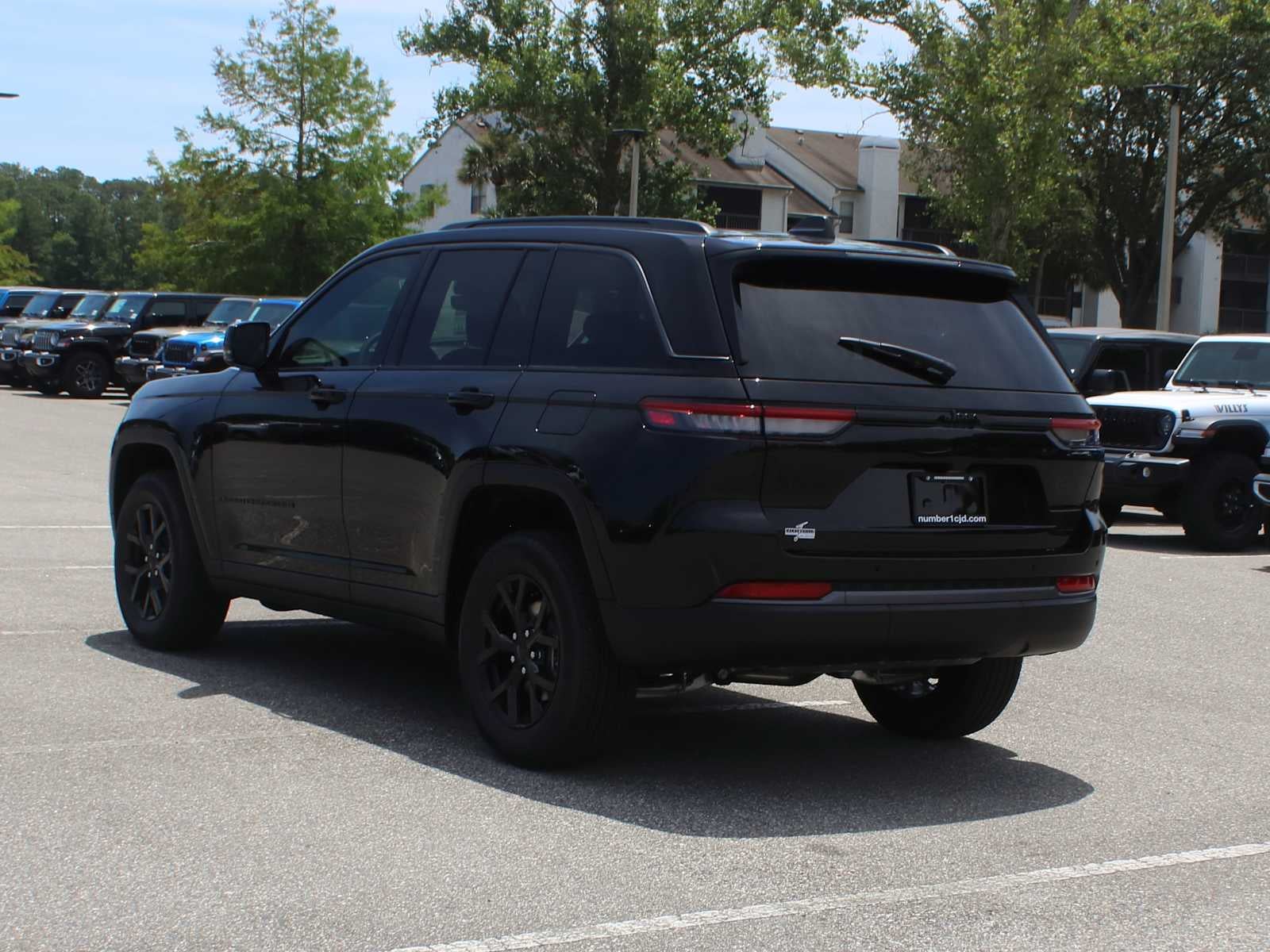 2026 Jeep Grand Cherokee Laredo Altitude