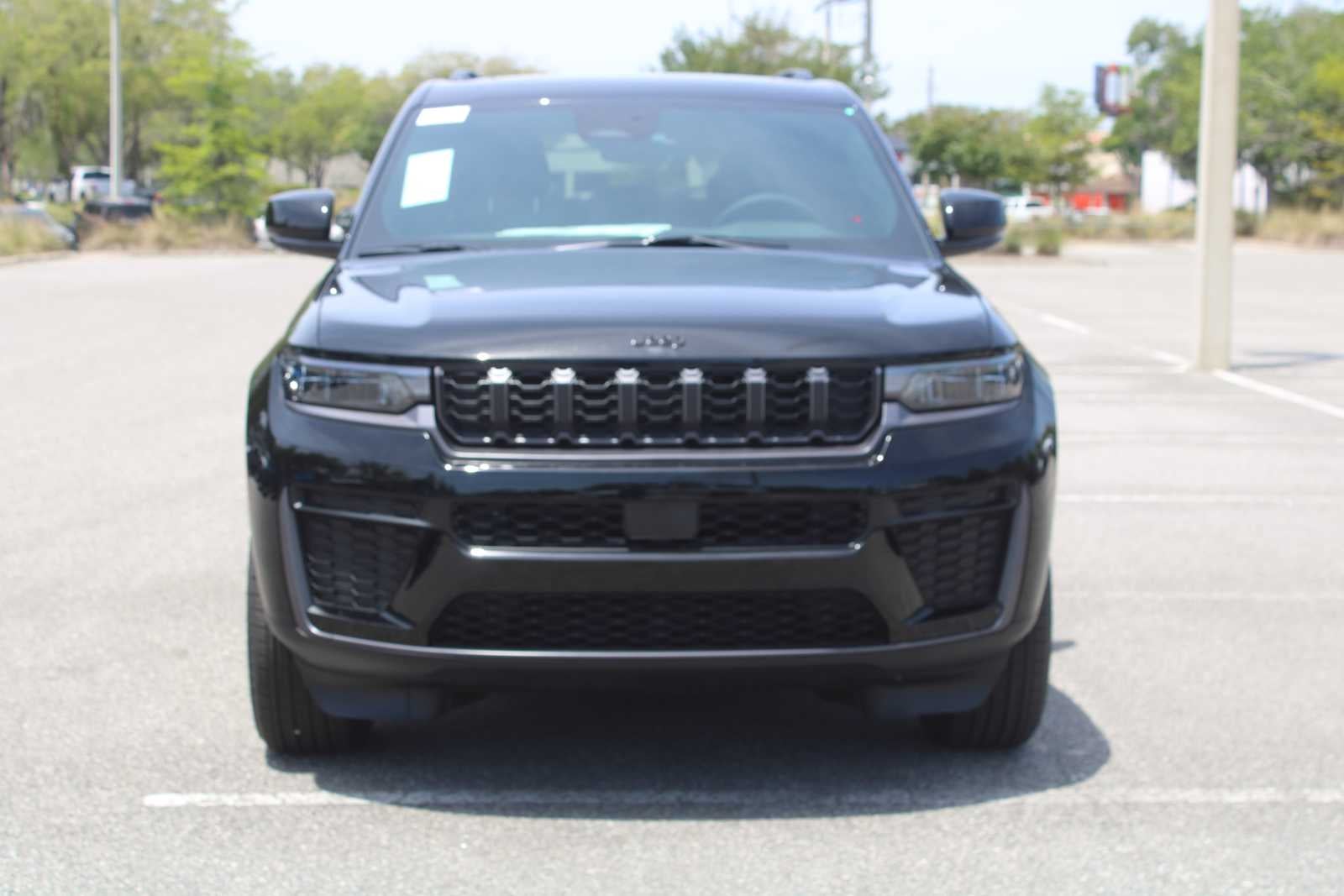 2026 Jeep Grand Cherokee Laredo Altitude