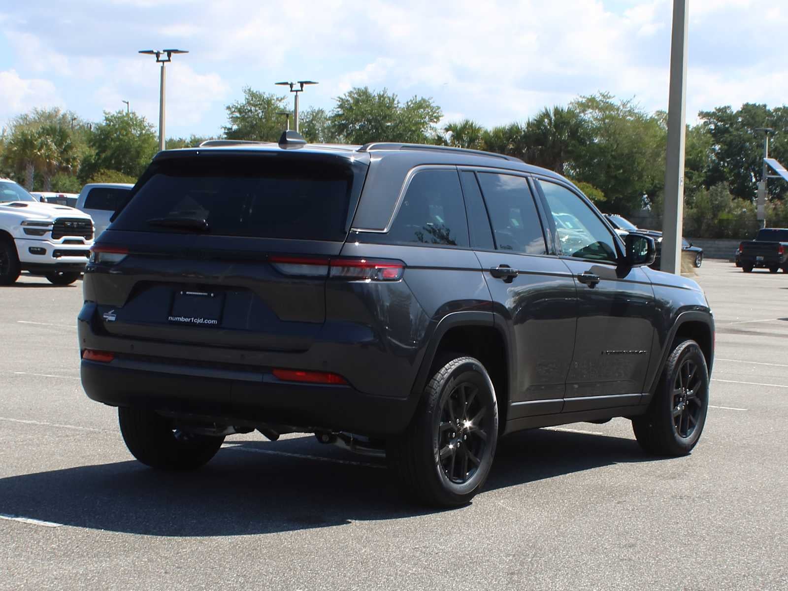 2026 Jeep Grand Cherokee Laredo Altitude