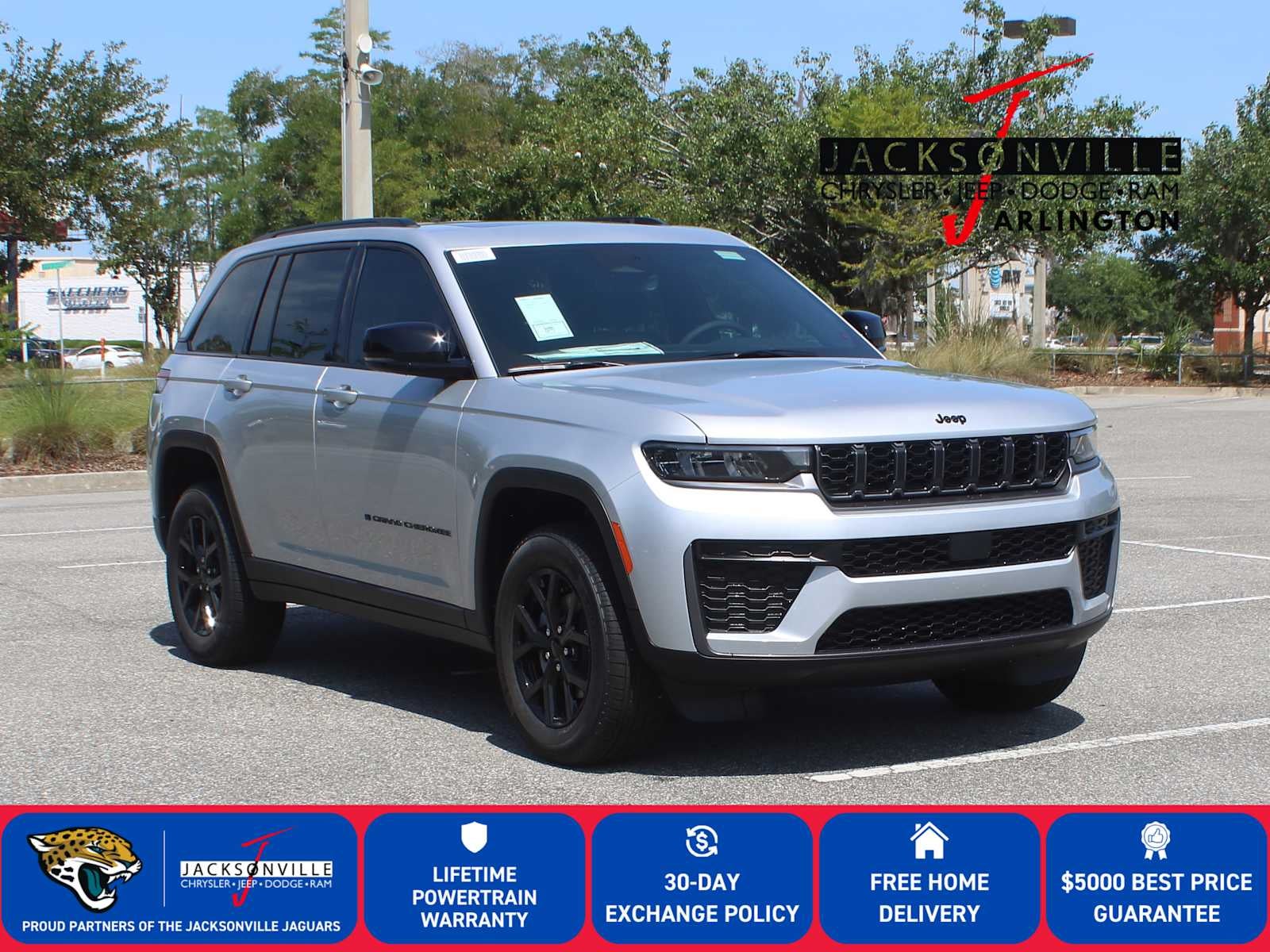 2026 Jeep Grand Cherokee Laredo Altitude