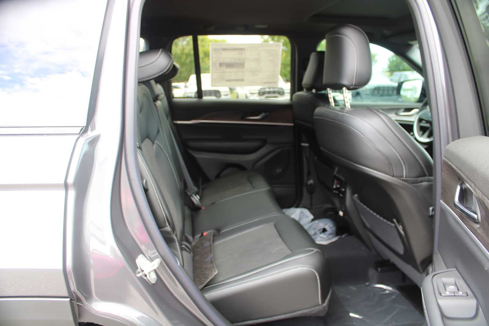 2026 Jeep Grand Cherokee Laredo Altitude