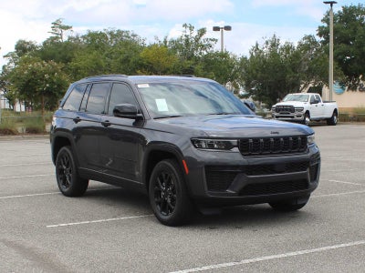 2026 Jeep Grand Cherokee Laredo Altitude