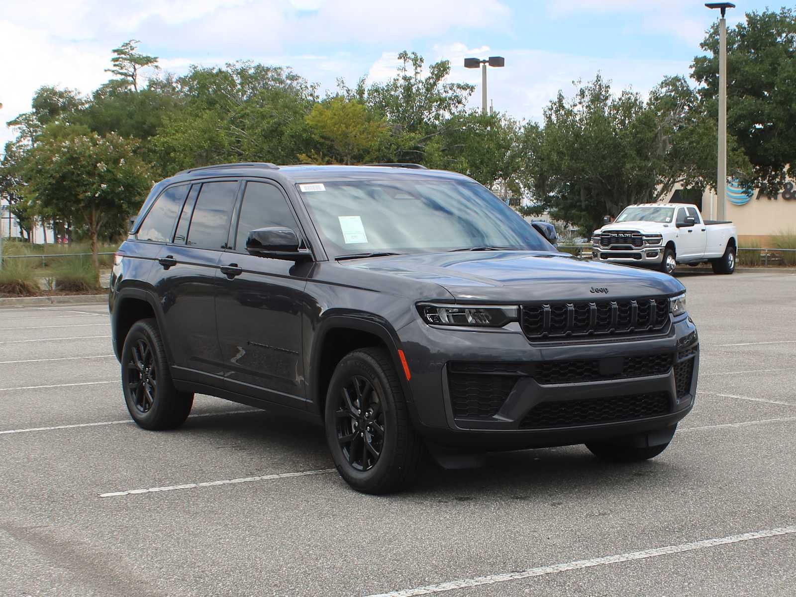 2026 Jeep Grand Cherokee Laredo Altitude