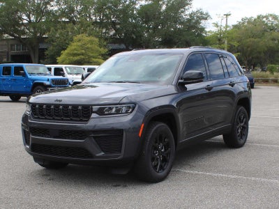 2026 Jeep Grand Cherokee Laredo Altitude