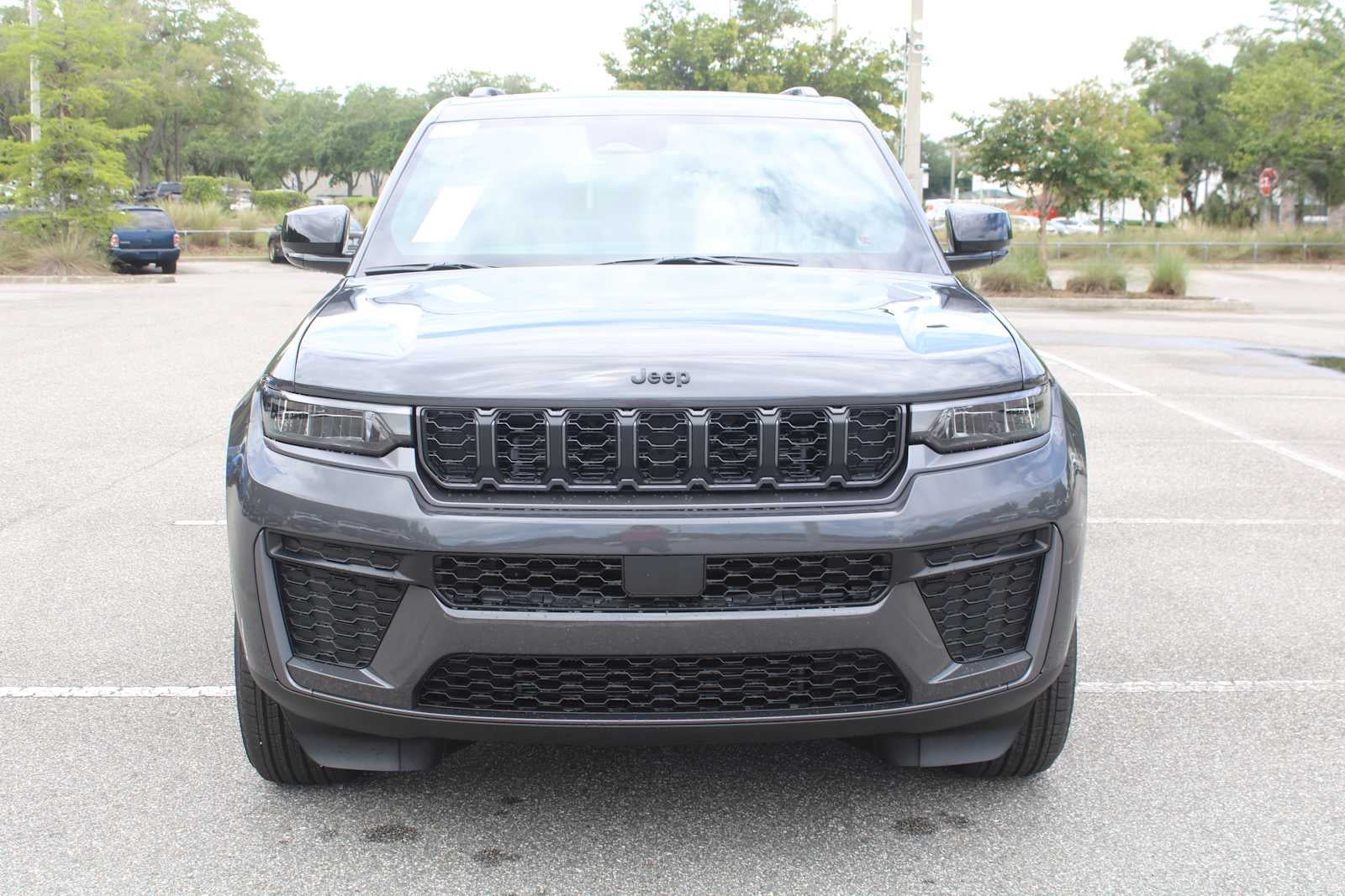 2026 Jeep Grand Cherokee Laredo Altitude