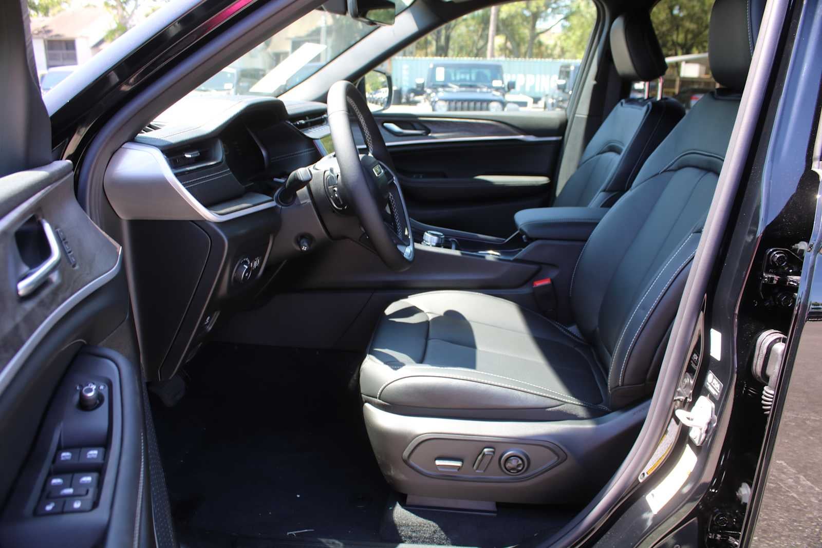 2026 Jeep Grand Cherokee Limited Reserve
