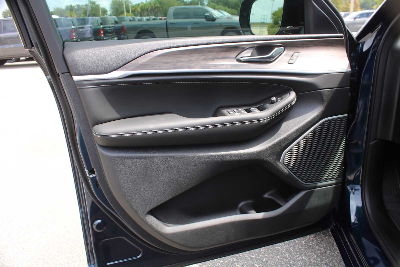 2027 Jeep Grand Cherokee Limited Reserve