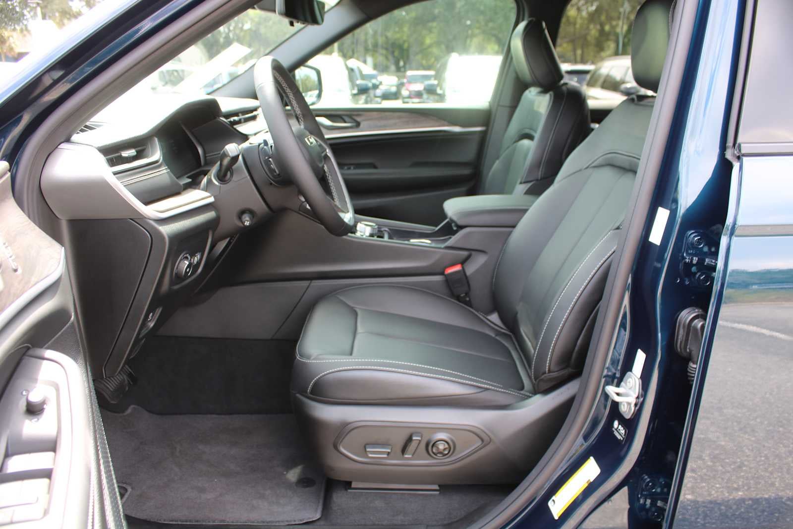 2027 Jeep Grand Cherokee Limited Reserve