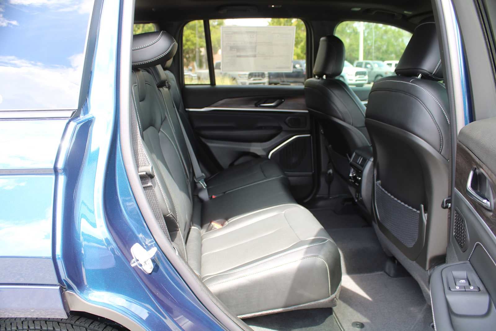 2027 Jeep Grand Cherokee Limited Reserve