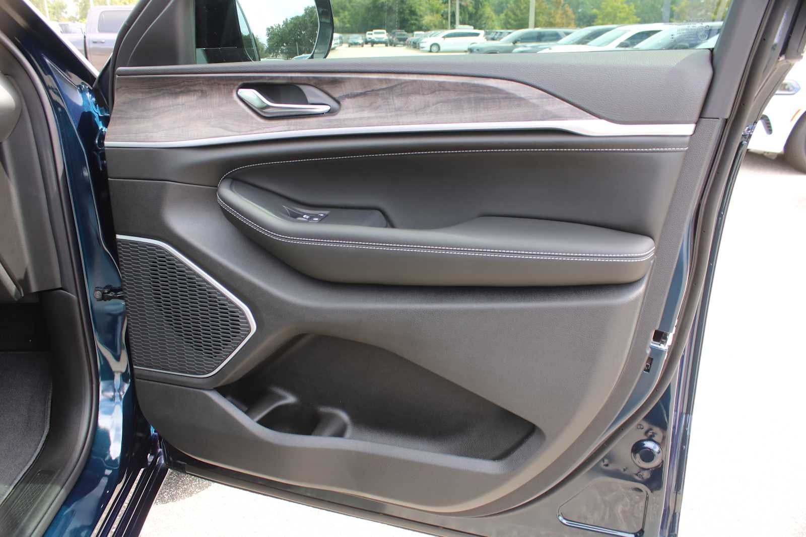 2027 Jeep Grand Cherokee Limited Reserve