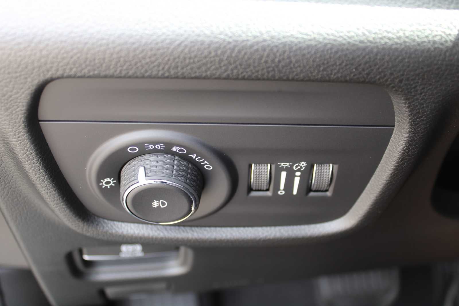 2027 Jeep Grand Cherokee Limited Reserve