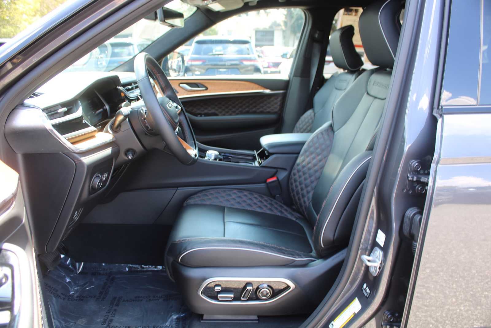 2025 Jeep Grand Cherokee Summit Reserve