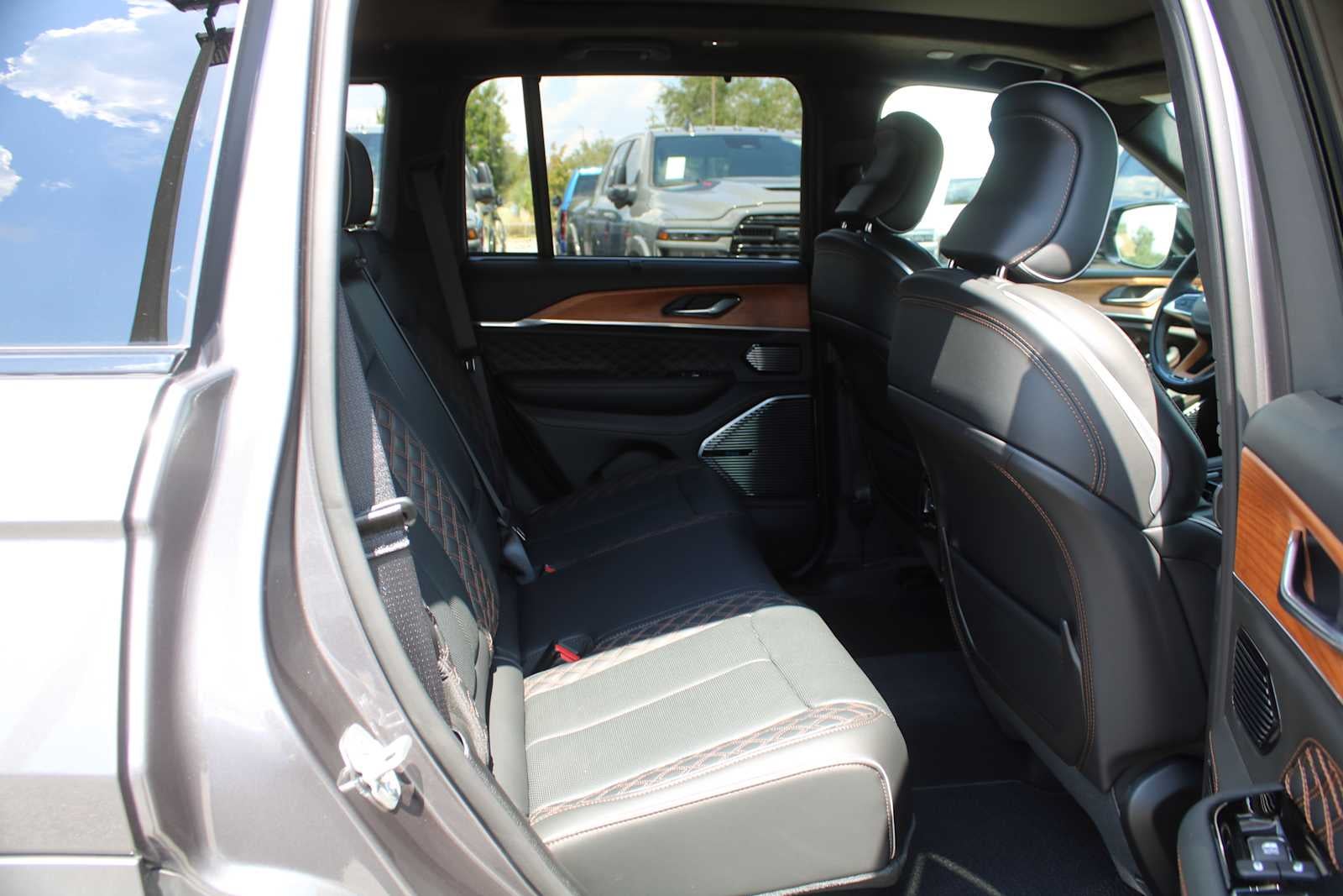 2025 Jeep Grand Cherokee Summit Reserve