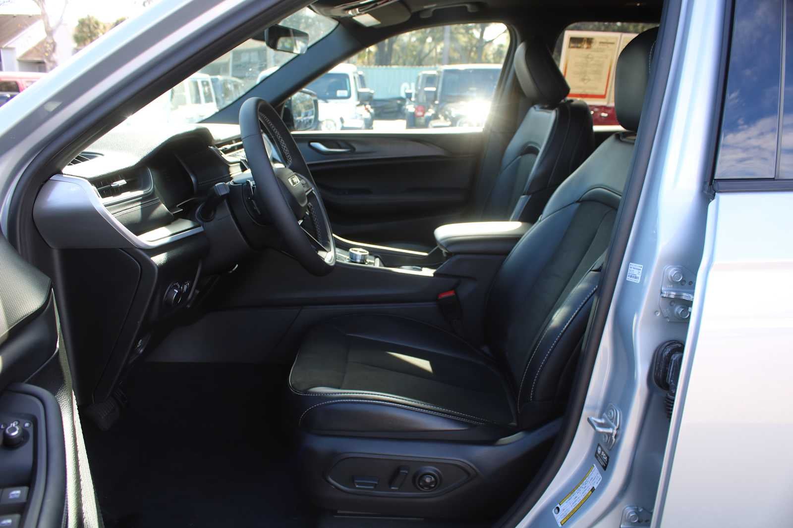 2025 Jeep Grand Cherokee L Altitude X 4x2