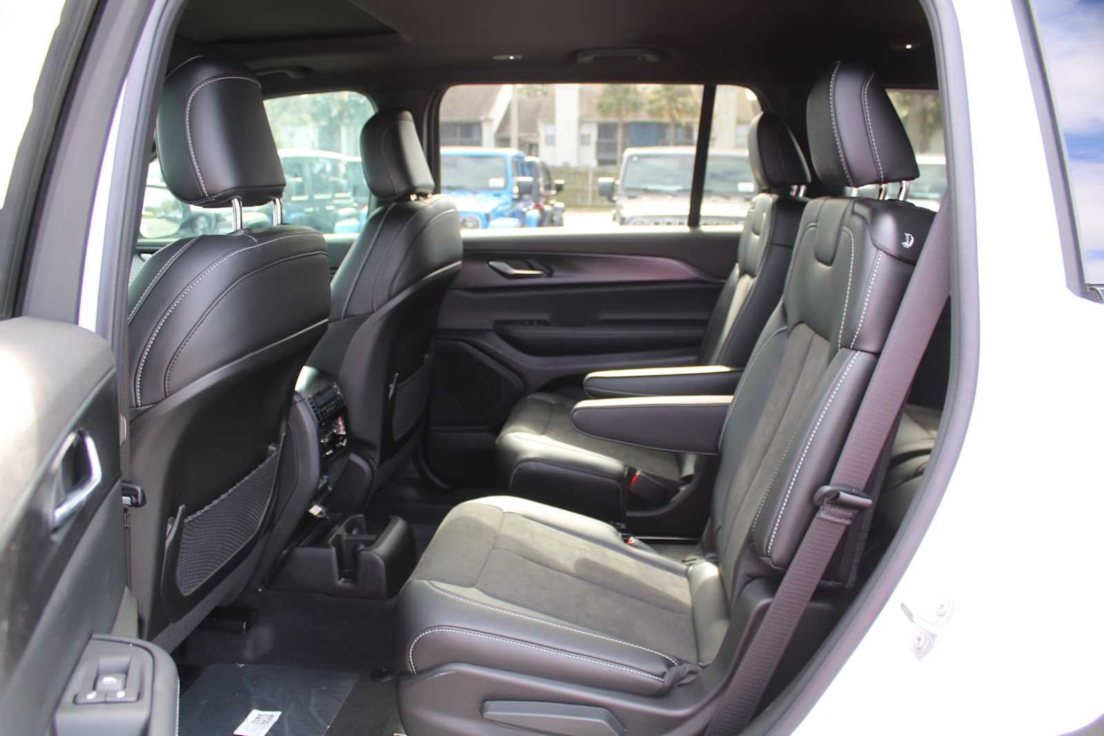 2025 Jeep Grand Cherokee GRAND CHEROKEE L ALTITUDE X 4X2