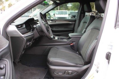 2026 Jeep Grand Cherokee L Laredo Altitude