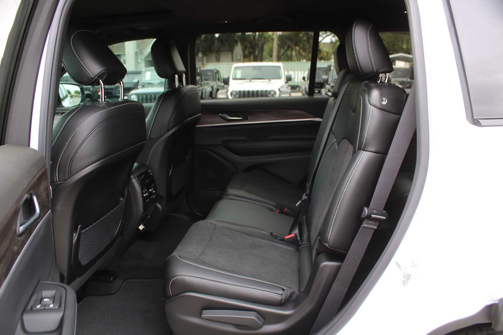 2026 Jeep Grand Cherokee L Laredo Altitude