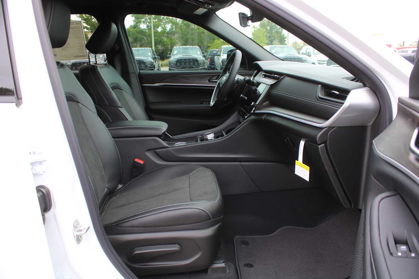 2026 Jeep Grand Cherokee L Laredo Altitude