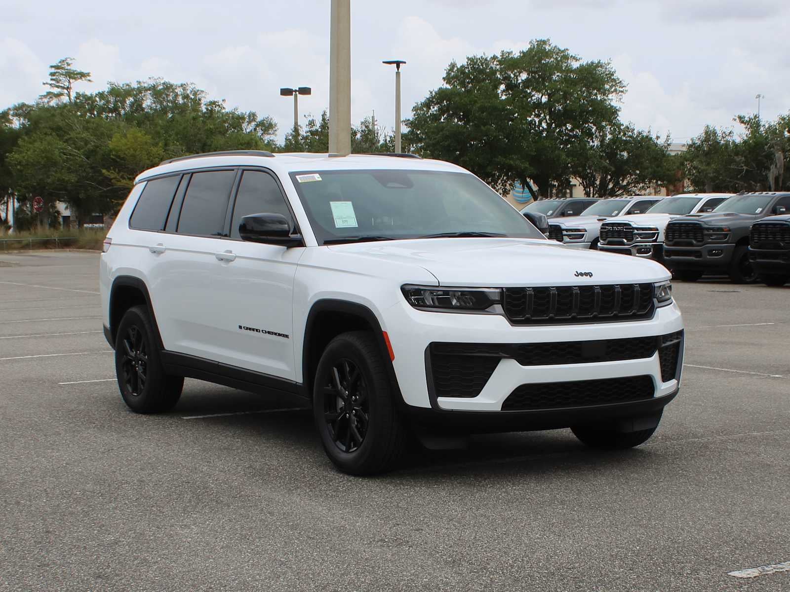 2026 Jeep Grand Cherokee L Laredo Altitude